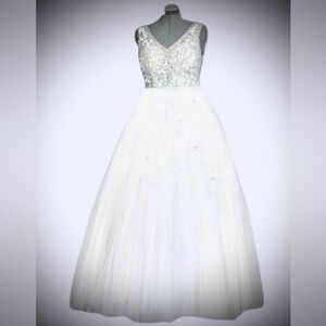 NWOT, embellished, back lacing, wedding dress sz 8